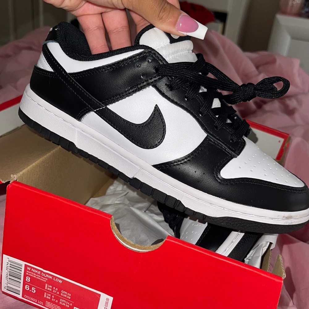 Nike dunk low size 8 in women 6.5 in men